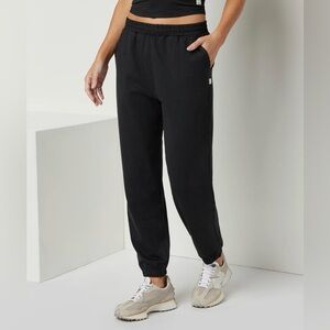 Vuori Women’s Boyfriend Sweatpant Jogger Black Heather Small